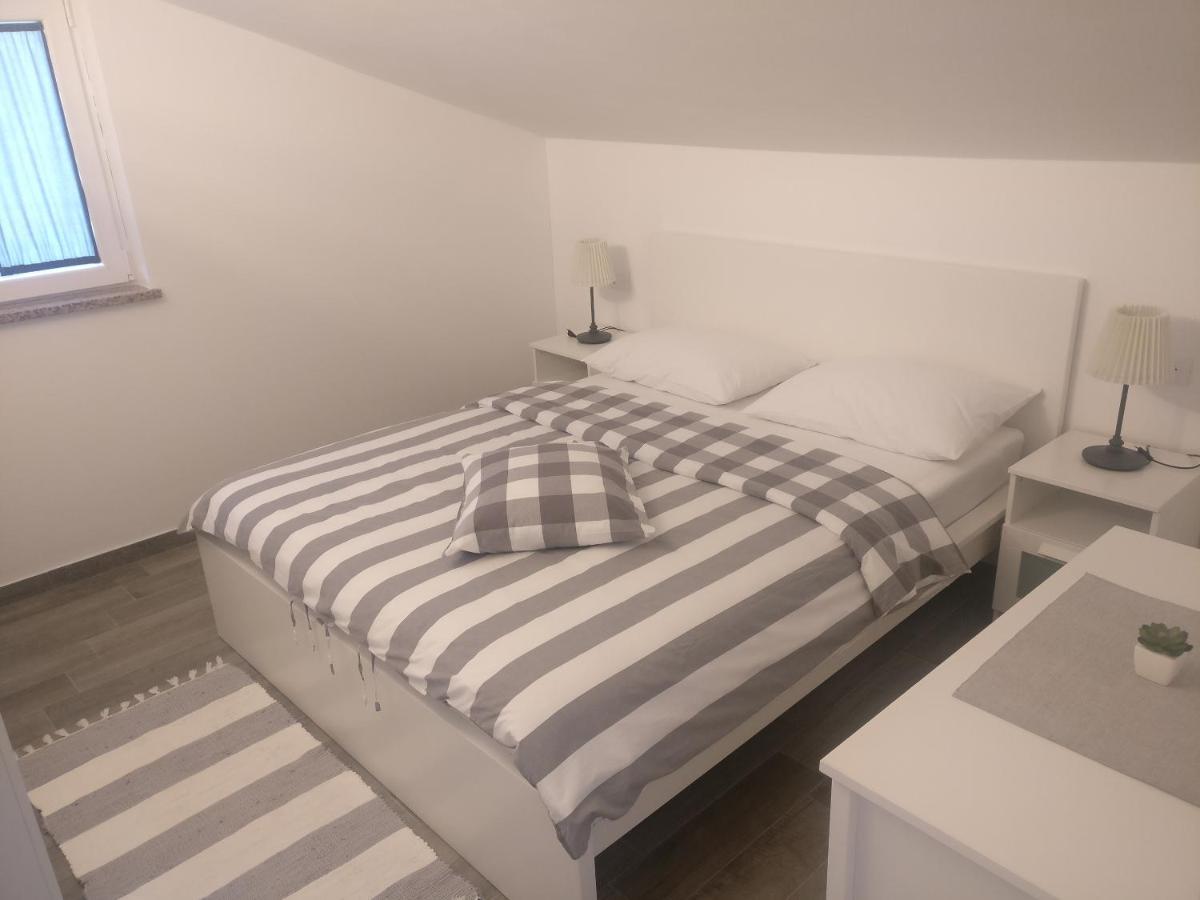 Apartmani Popovic Пореч Екстериор снимка