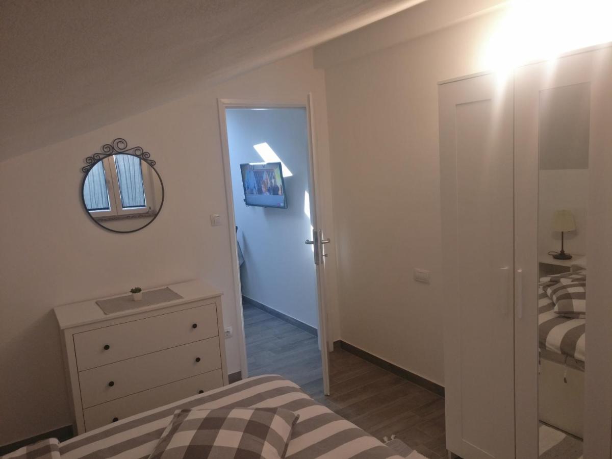Apartmani Popovic Пореч Екстериор снимка